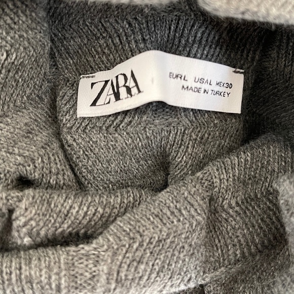 ZARA Grey Turtleneck with Raised Rectangle Knit: NWOT! Size Large (Runs Small) - Picture 4 of 4